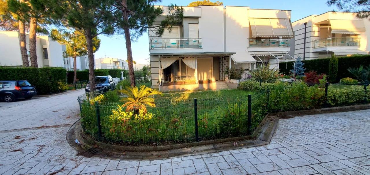Artino Villa Durres Exterior photo